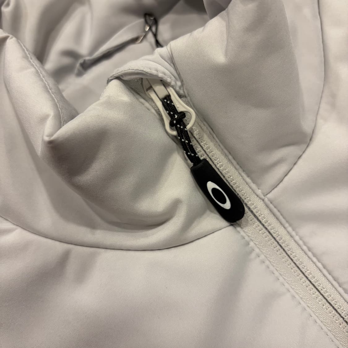 [M] 오클리 엘립스 경량 패딩 점퍼 화이트 D257 상품이미지4