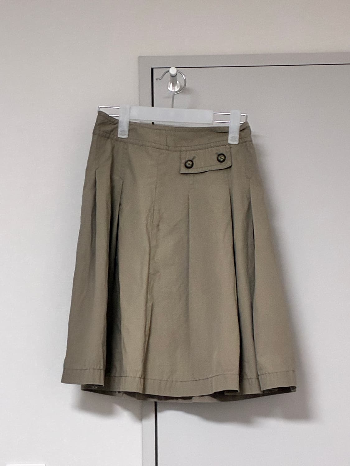마이클 코어스 빈티지 카키 미디스커트 상품이미지1