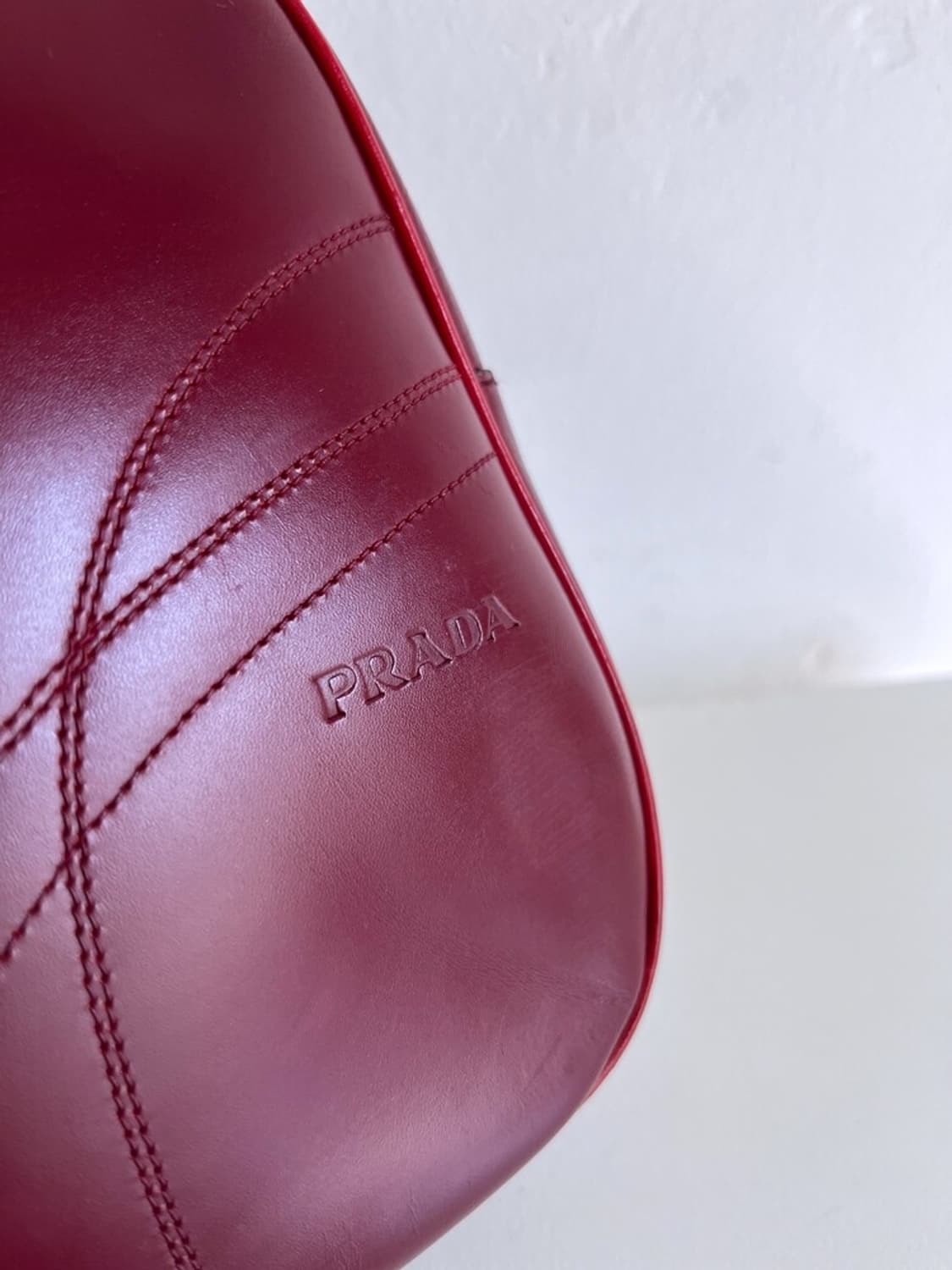 프라다 빈티지 레더 볼링 숄더백 버건디 상품이미지7