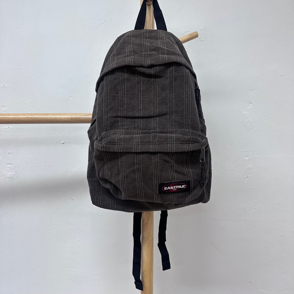 EASTPAK 이스트팩 데이팩 코듀로이 백팩 상품이미지1