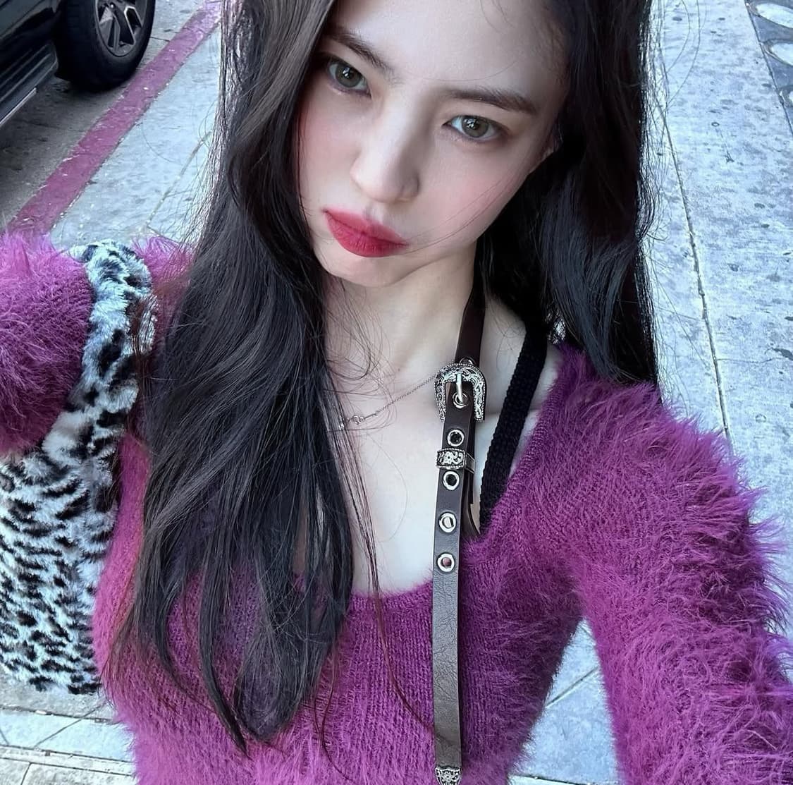 [한소희 착용]1JINN STUDIO원진스튜디오 벨트 홀터넥 크롭탑 니트 상품이미지1