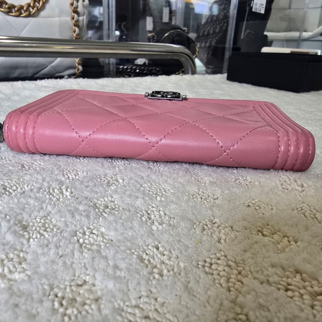 [중고/정품] 샤넬 보이샤넬 지퍼 장지갑 상품이미지4