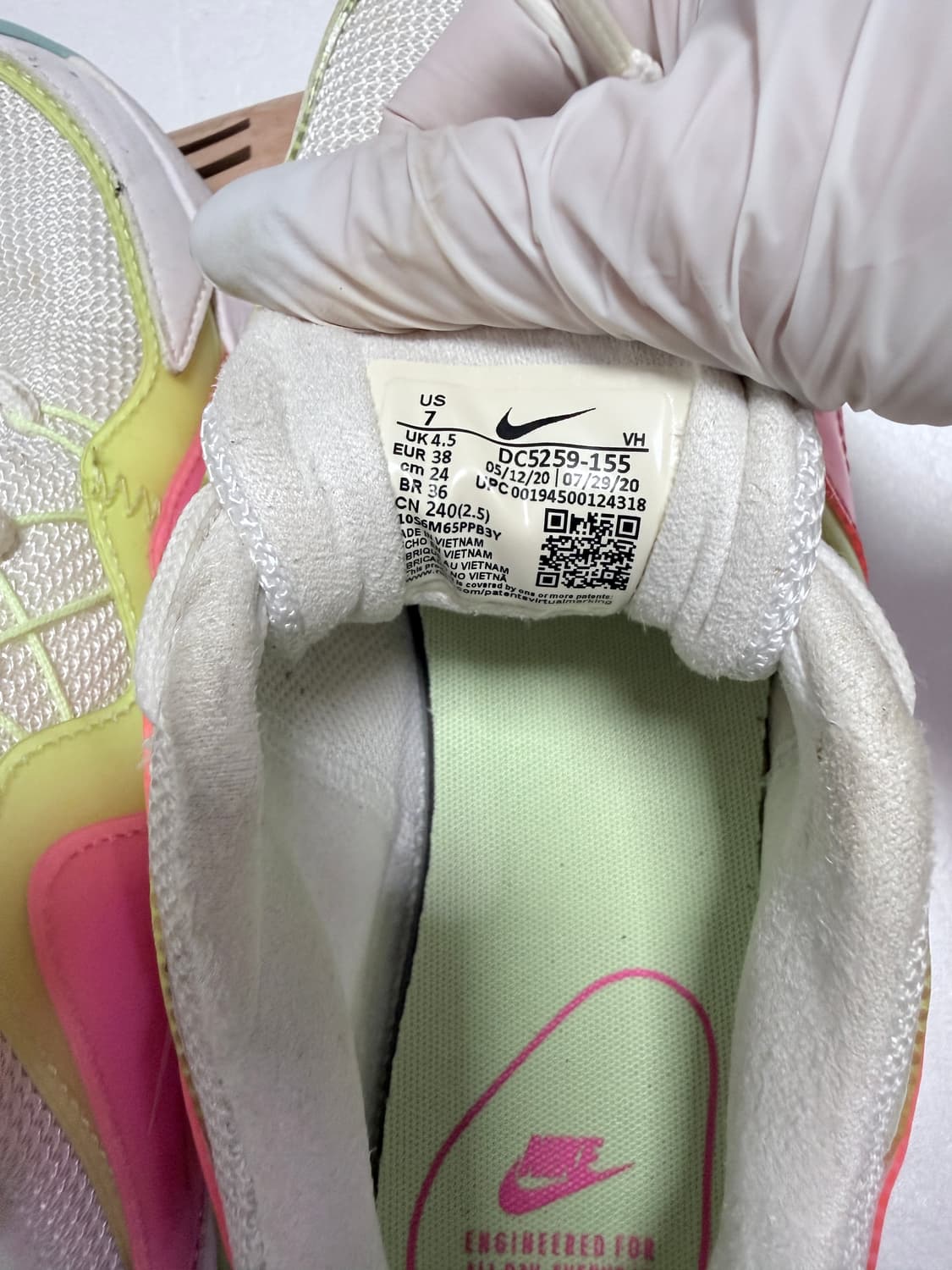 나이키 여성 러닝화 화이트 네온 스니커즈 240 상품이미지10