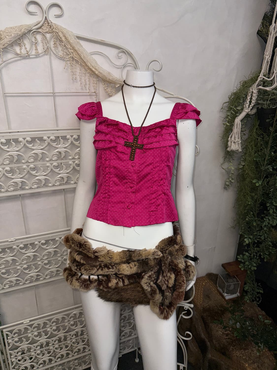 Vivid hot pink dot satin frill 오프숄더 블라우스 상품이미지5