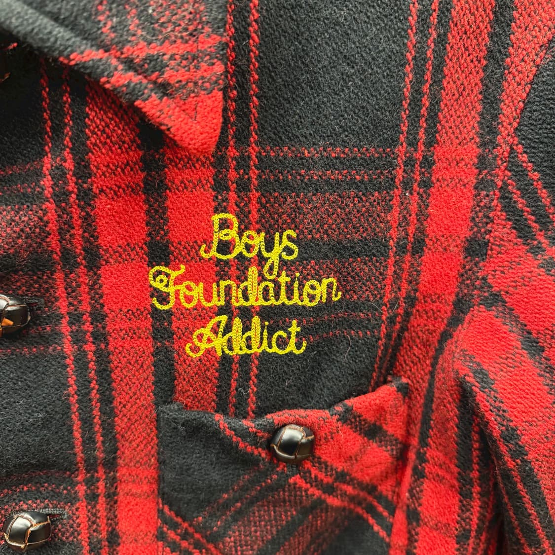 보이즈 파운데이션 울 체크 자켓 로고 자수 디테일 레귤러핏 레드 체크 상품이미지6