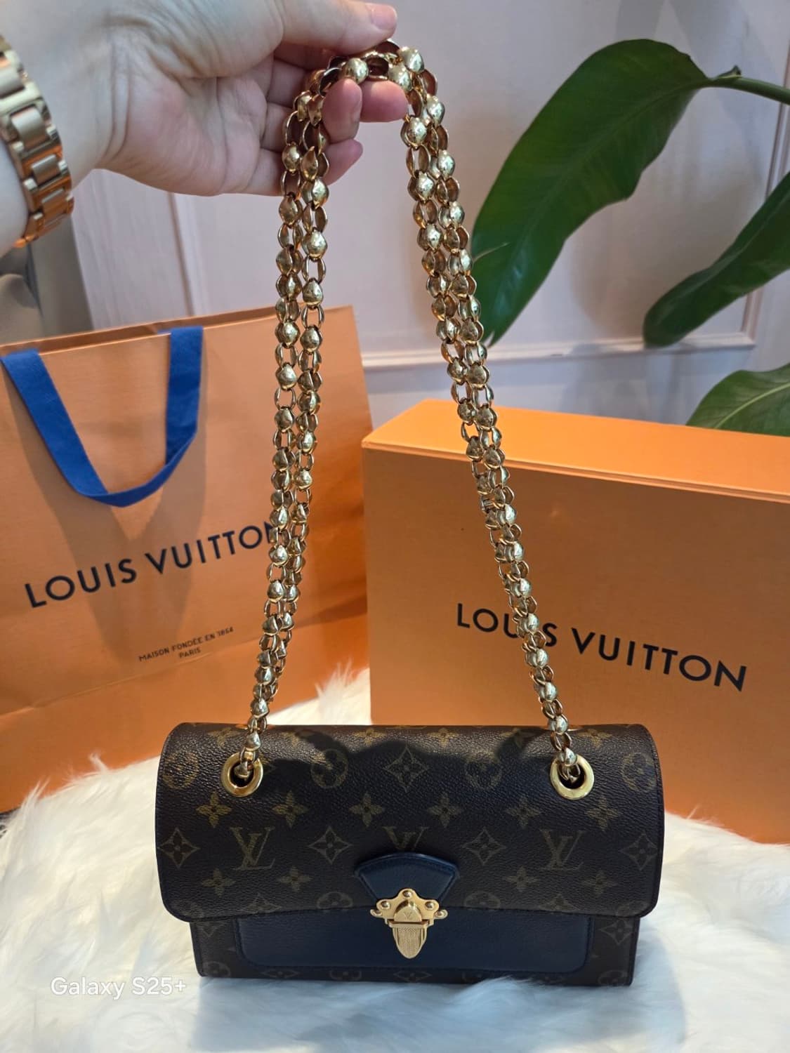루이비통 M41730 모노그램 느와르 빅투아 금장체인 숄더백 겸 크로스백 상품이미지9
