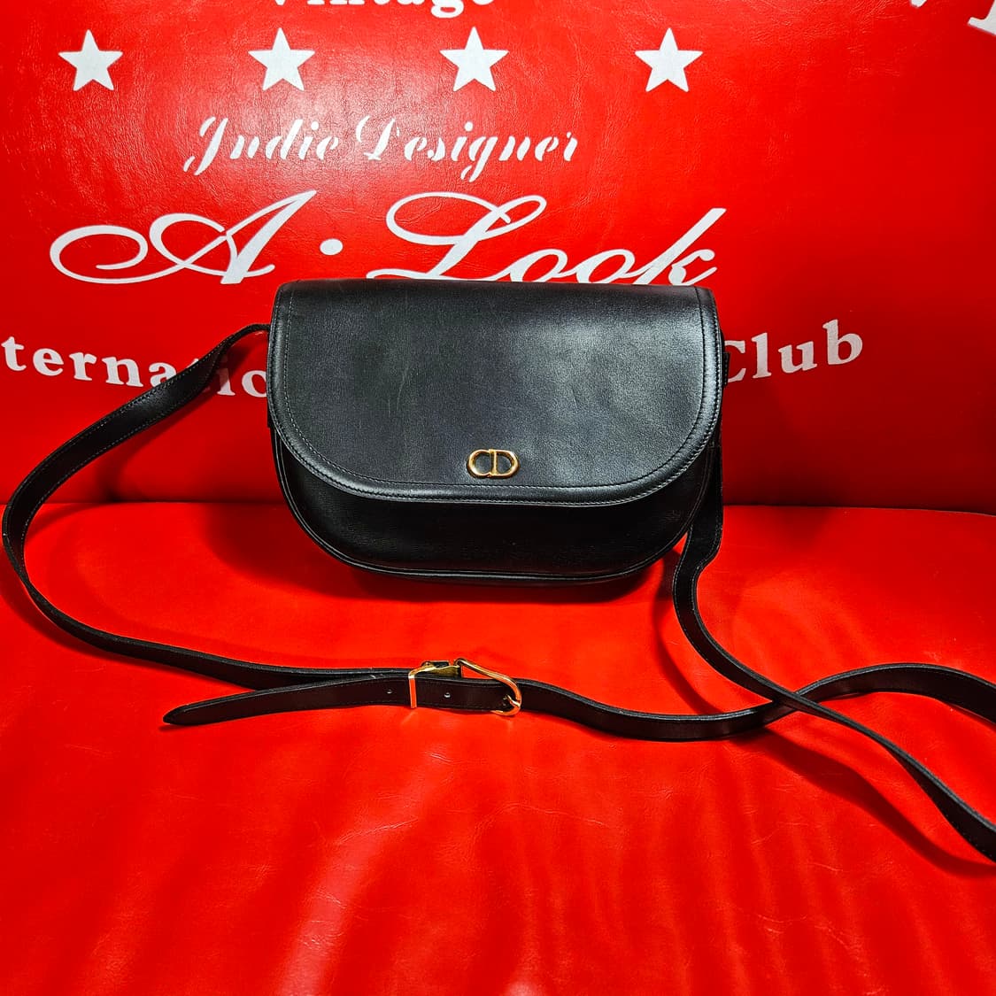크리스찬 디올(Christian Dior) 빈티지 CD로고 반달 크로스백 상품이미지1