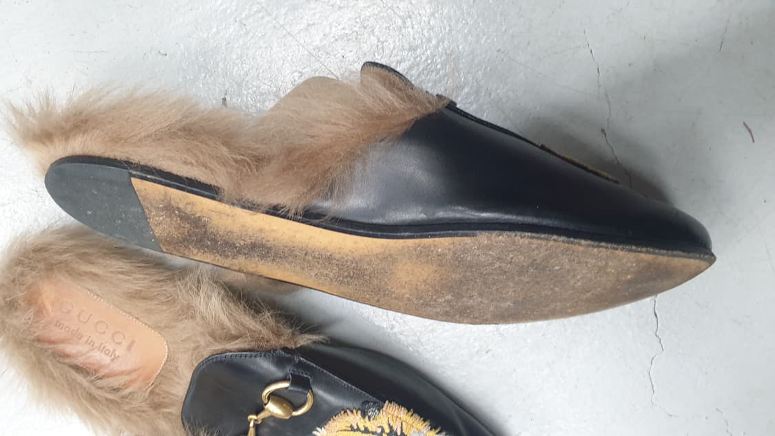 구찌 프린스타운 타이거 자수 퍼 슬리퍼 상품이미지4