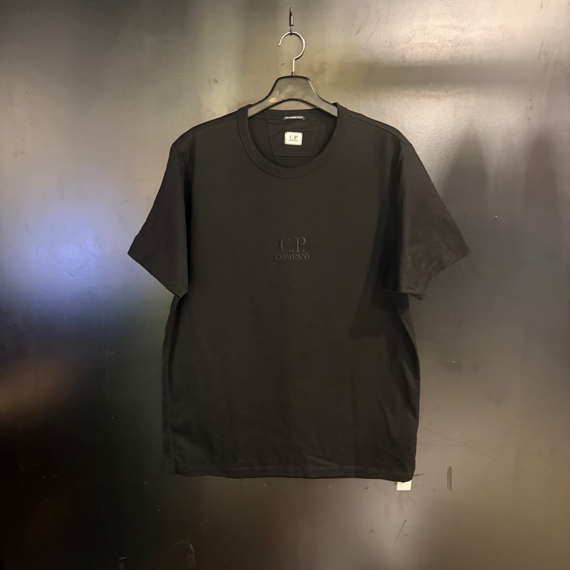 C.P.컴퍼니 센터 자수 로고 반팔티 상품이미지1