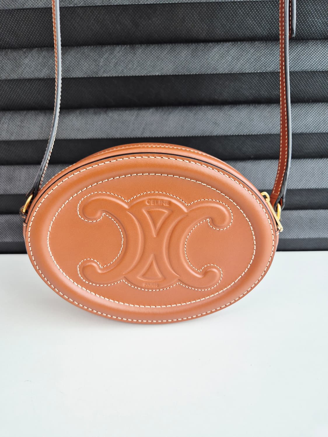 셀린느 트리오페 오벌 펄스 미니백 (상태 매우 좋음) 상품이미지2