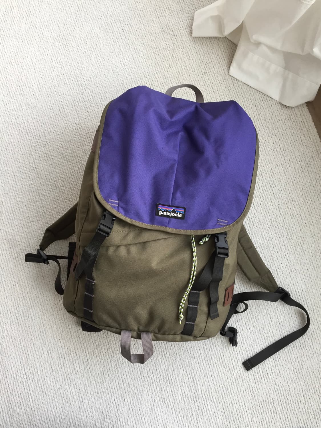 파타고니아 백팩 퍼플-올리브 상품이미지1