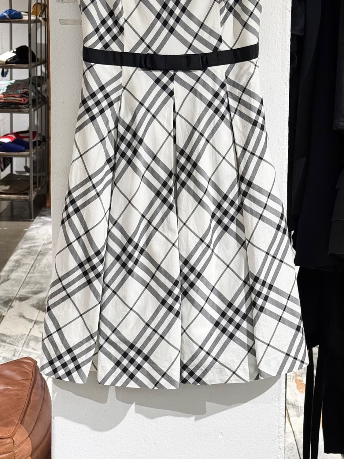 버버리 블루라벨 화이트 체크 슬리브리스 탑 원피스 상품이미지3