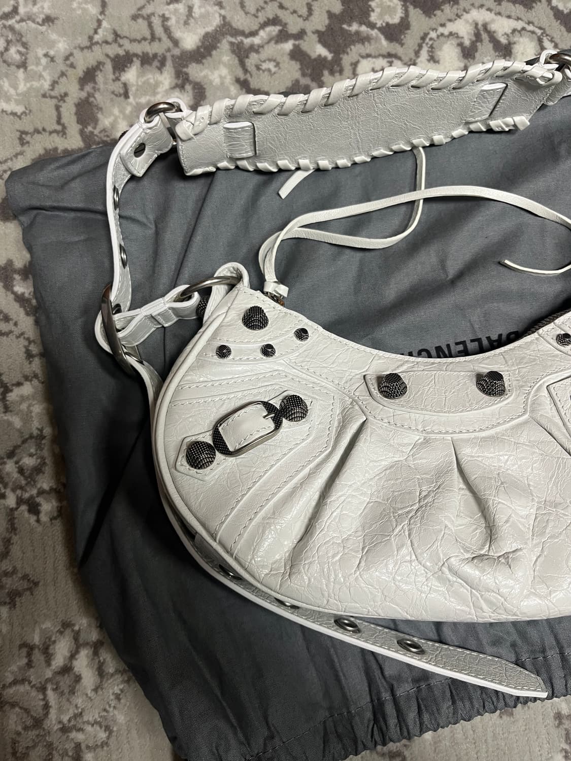 발렌시아가 아레나 램스킨 르카골 XS 화이트 새상품 상품이미지3