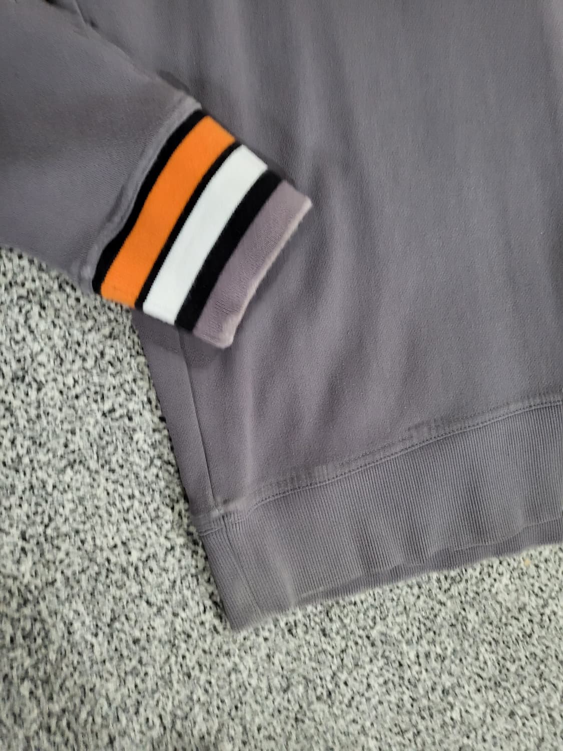 오니츠카타이거 맨투맨 상품이미지3