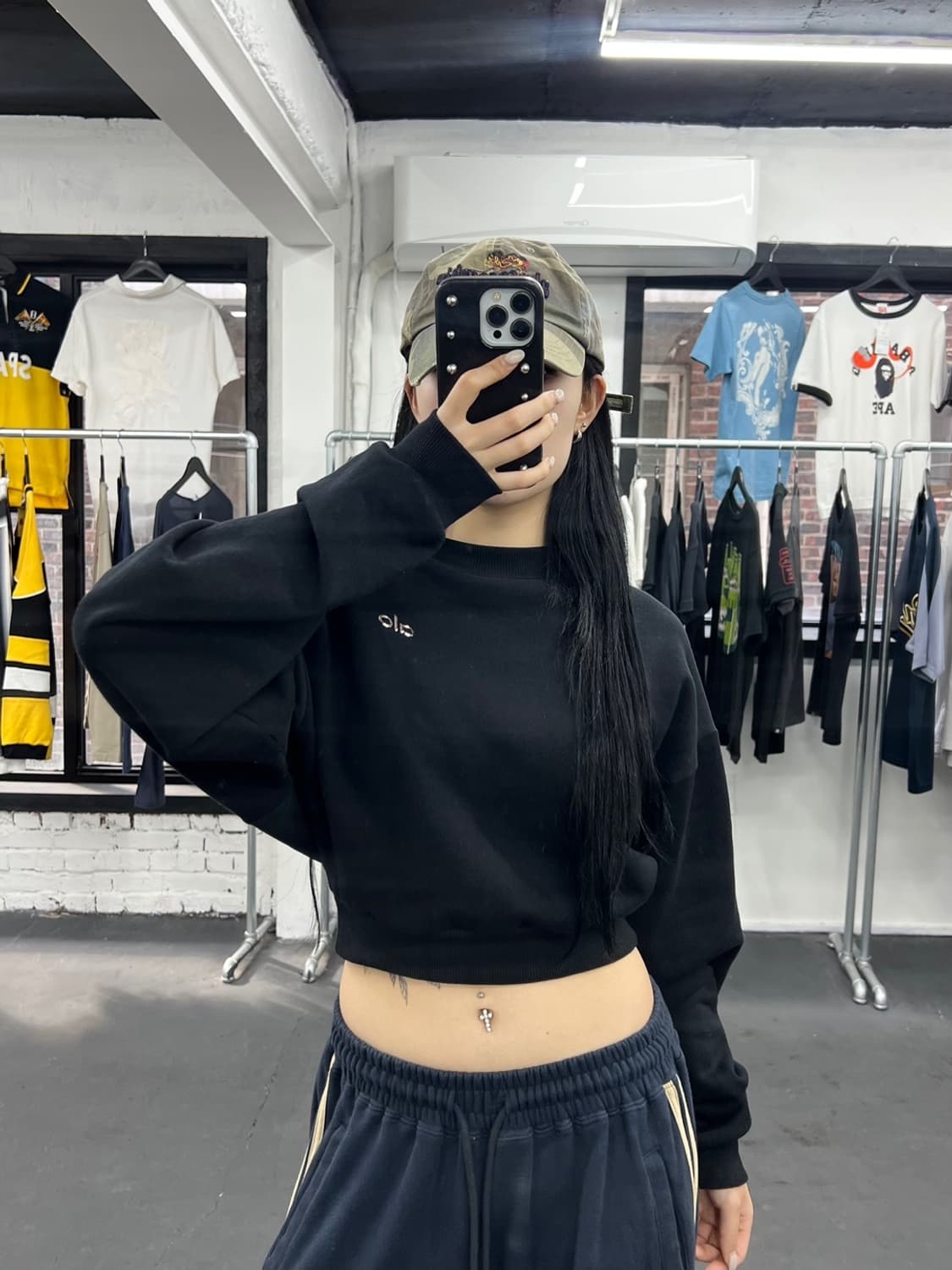 Alo Yoga 크롭 맨투맨 상품이미지1