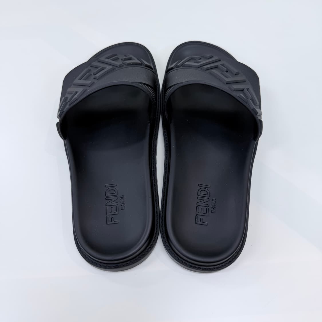 [S+급/270] 펜디 FF로고 러버 슬라이드 샌들 슬리퍼 블랙 상품이미지7