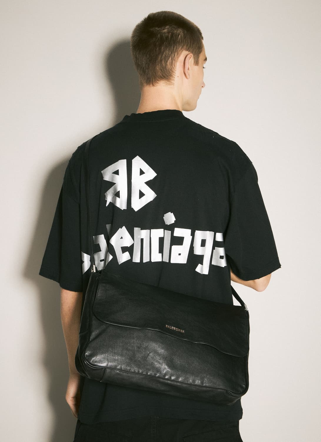 발렌시아가 Grungy Medium Messenger Bag 상품이미지5
