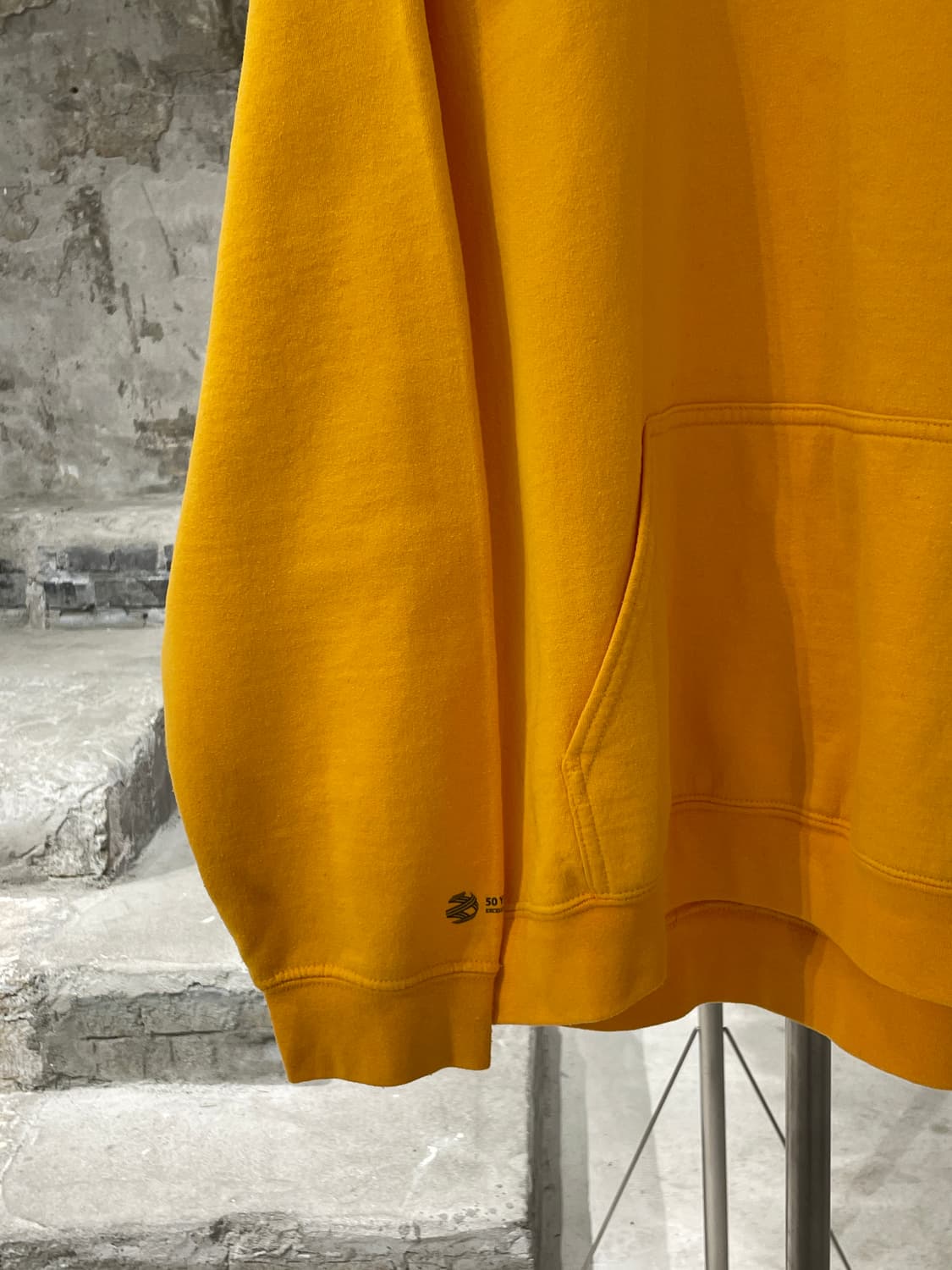 안티 소셜 소셜 클럽 x dhl 옐로우 스펠링 후디 상품이미지5