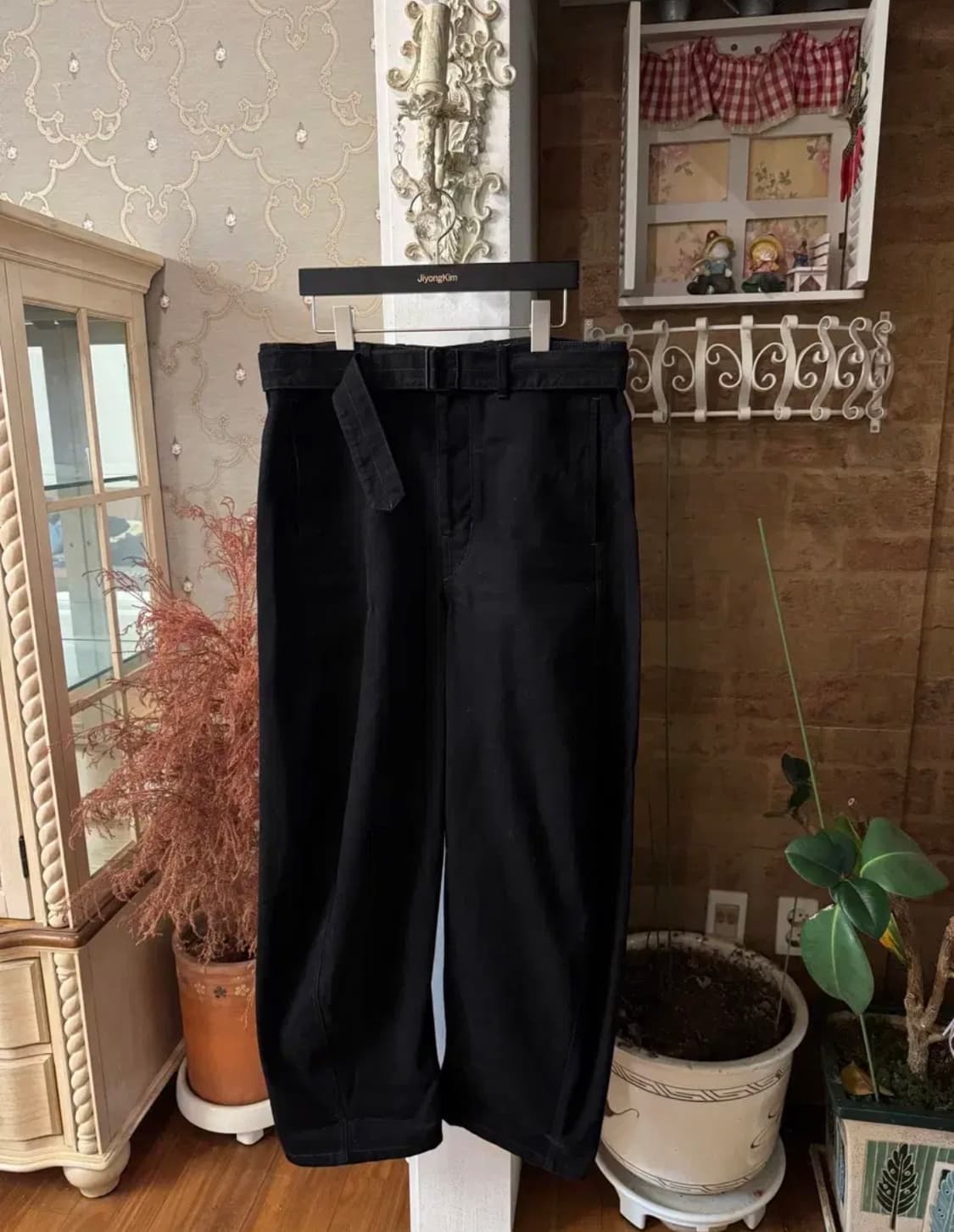 르메르 트위스티드 벨티드 팬츠 블랙 상품이미지2