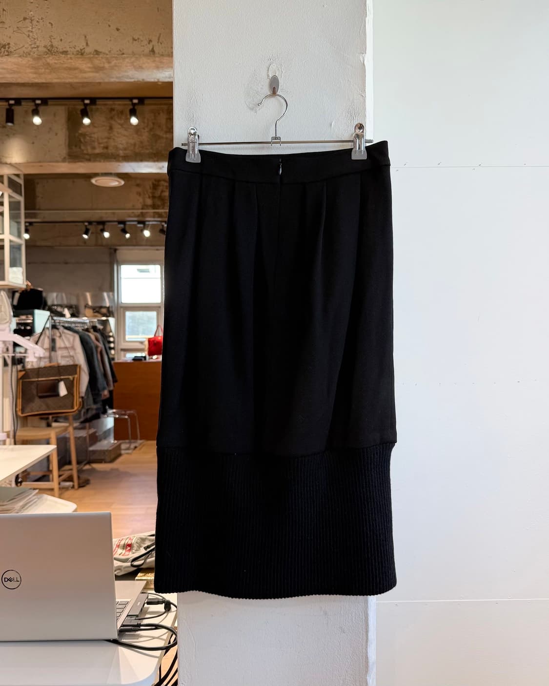 드리스 반 노튼 블랙 밴딩 미디스커트  상품이미지5