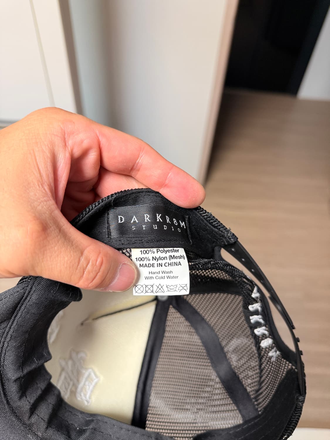 다크룸 스튜디오 메쉬 트러커 캡 블랙 모자 상품이미지3