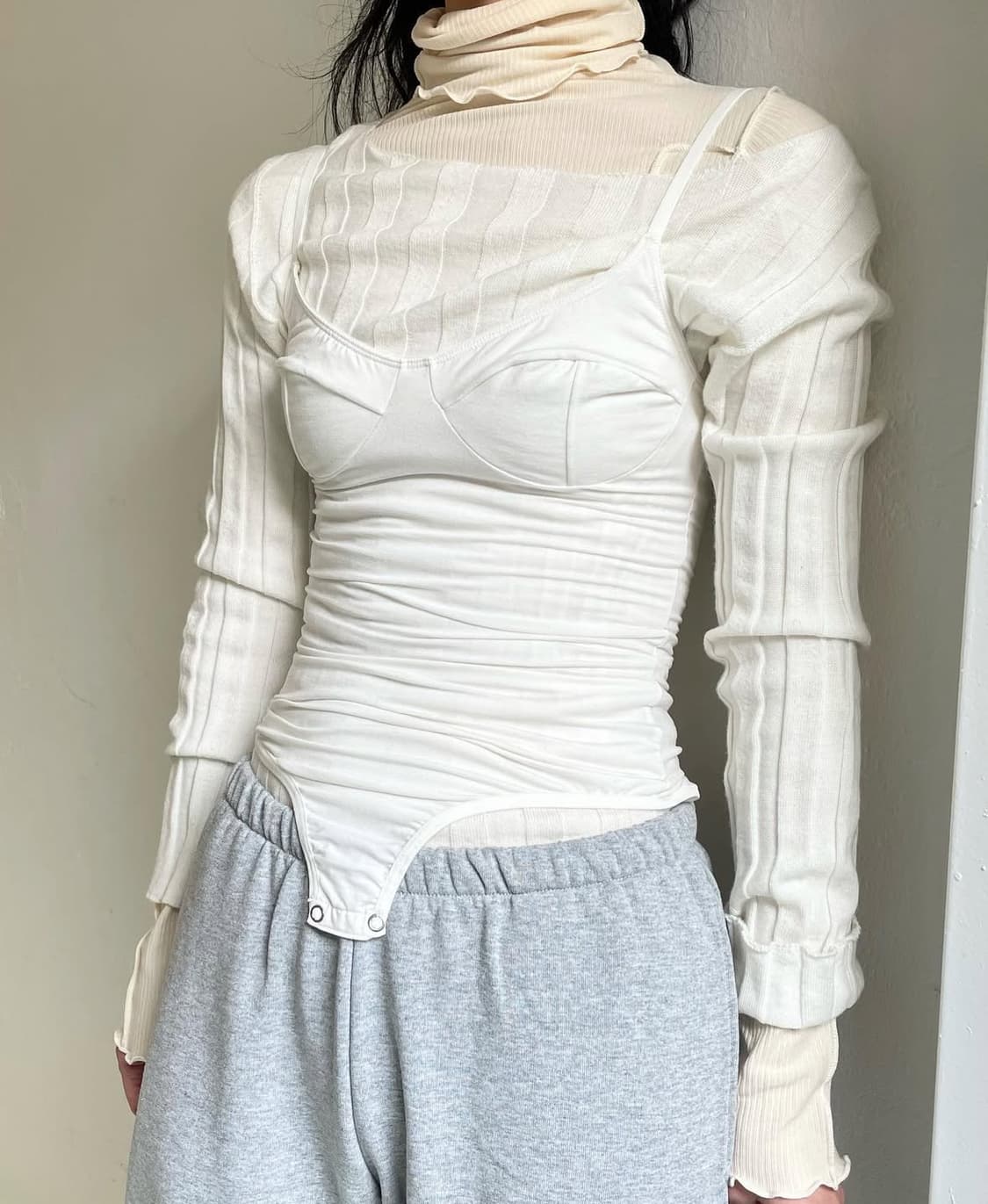 베이스레인지 아들러 니트탑 상품이미지1