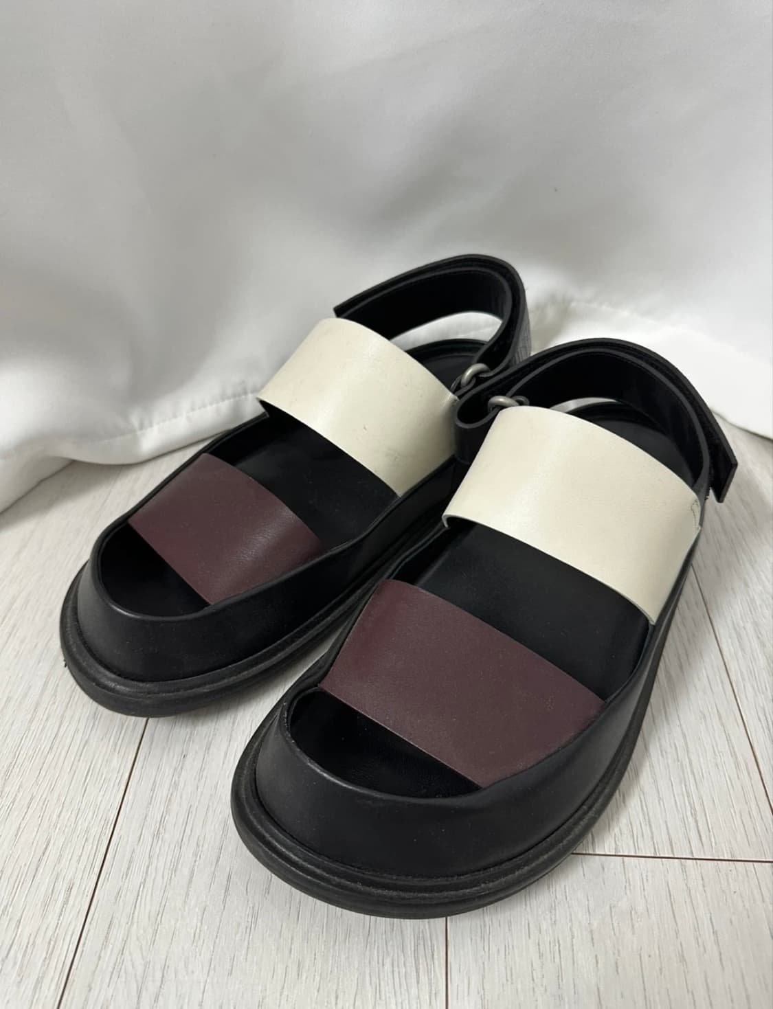 마르니 퓌스벳 더블 스트랩 샌들 상품이미지3