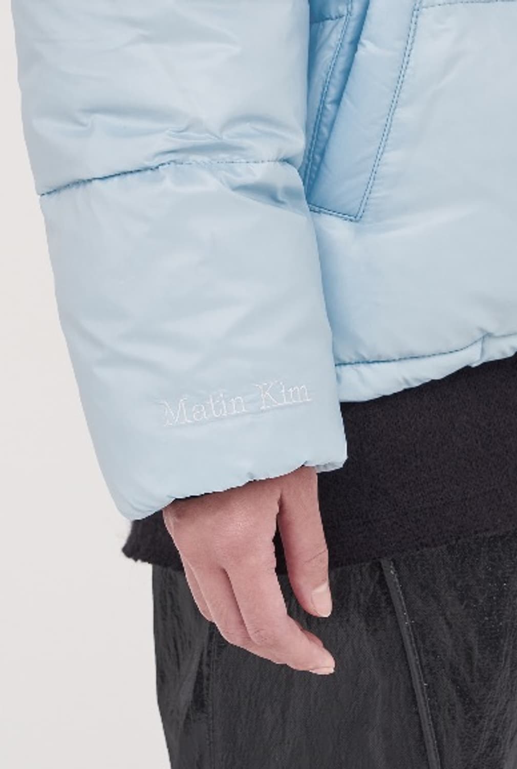 1회착) 옷장정리_마뗑킴 글로시 푸퍼 자켓 스카이블루 S 상품이미지4