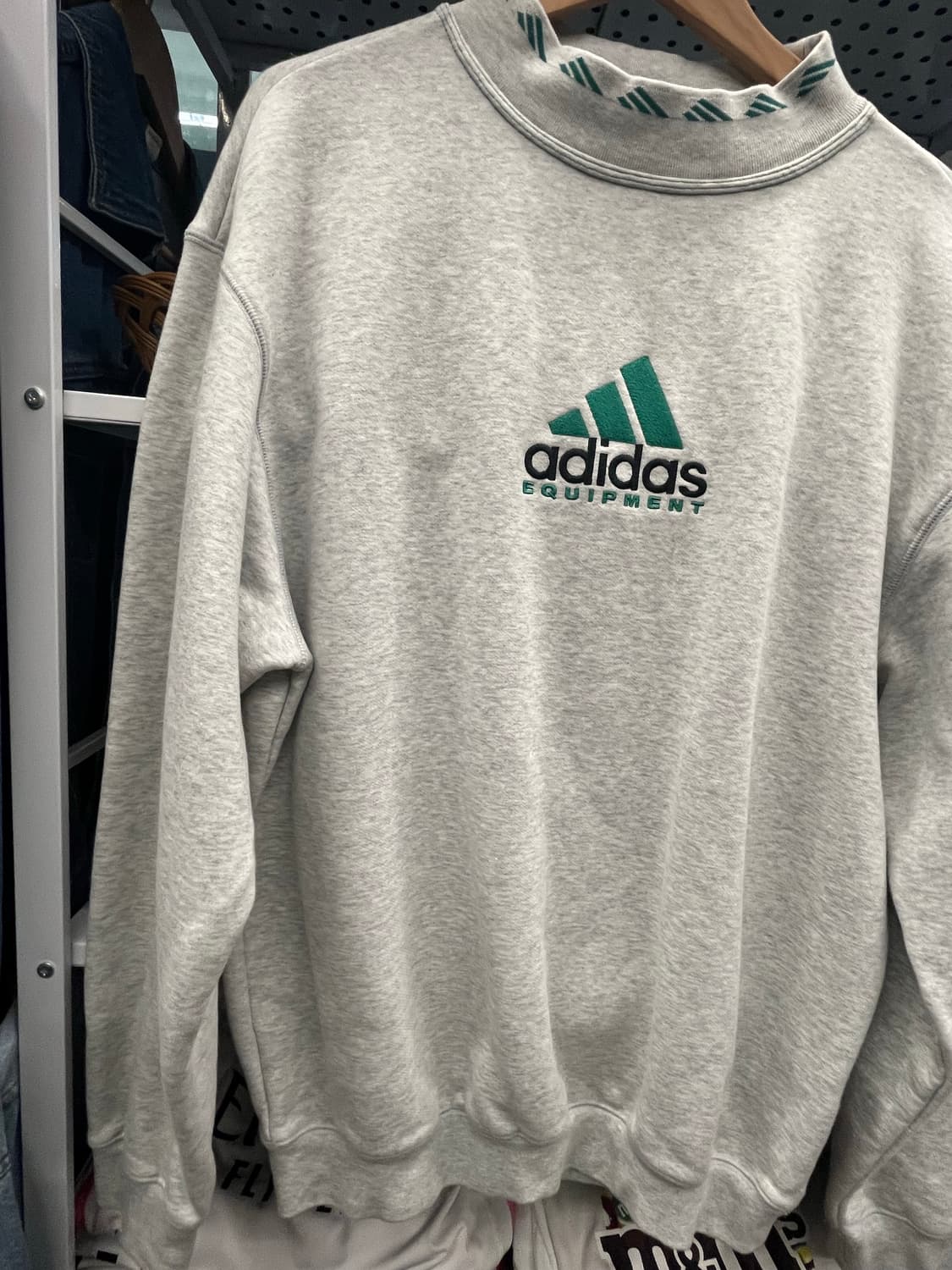 아디다스 Equipment 기모 맨투맨 회색 상품이미지4
