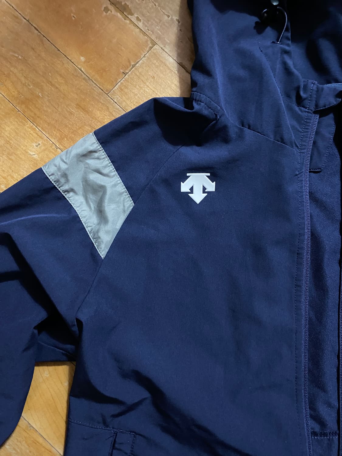 데상트 남성 바람막이 후드 점퍼 L 상품이미지2