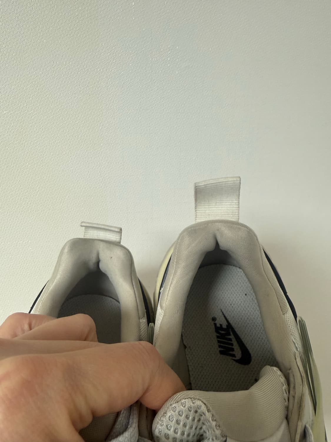 나이키 V2K 런 서밋 화이트 메탈릭실버 235 size 상품이미지6