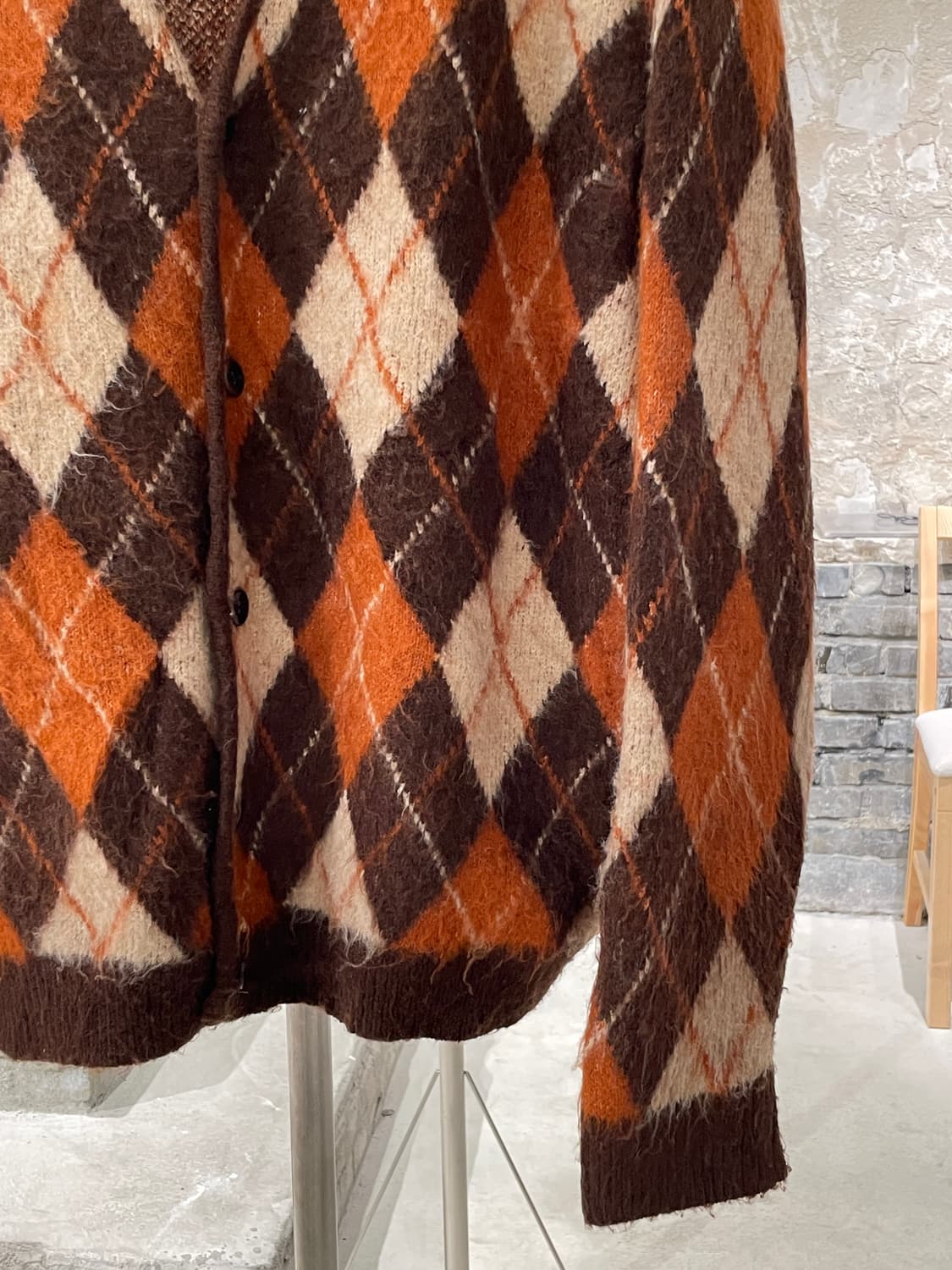 백 넘버 브라운 아가일 아크릴 가디건 상품이미지5