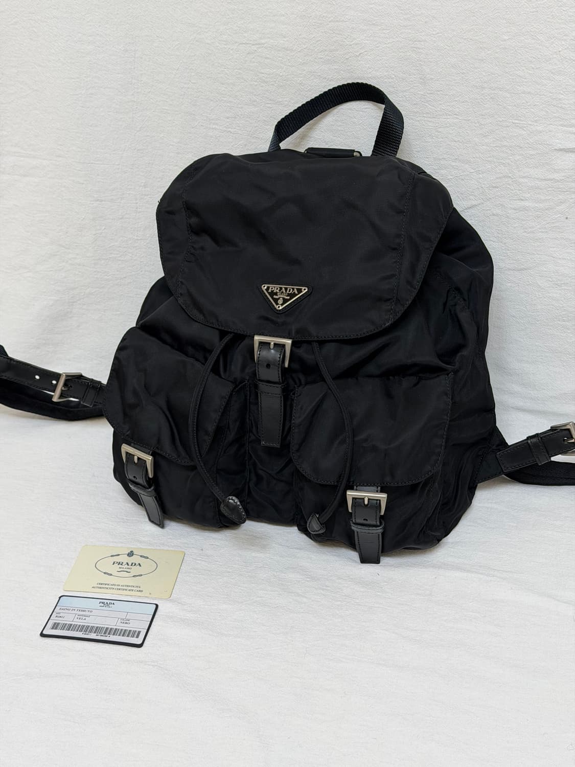 정품 프라다 포코노 나일론 미디움 백팩 블랙 상품이미지3