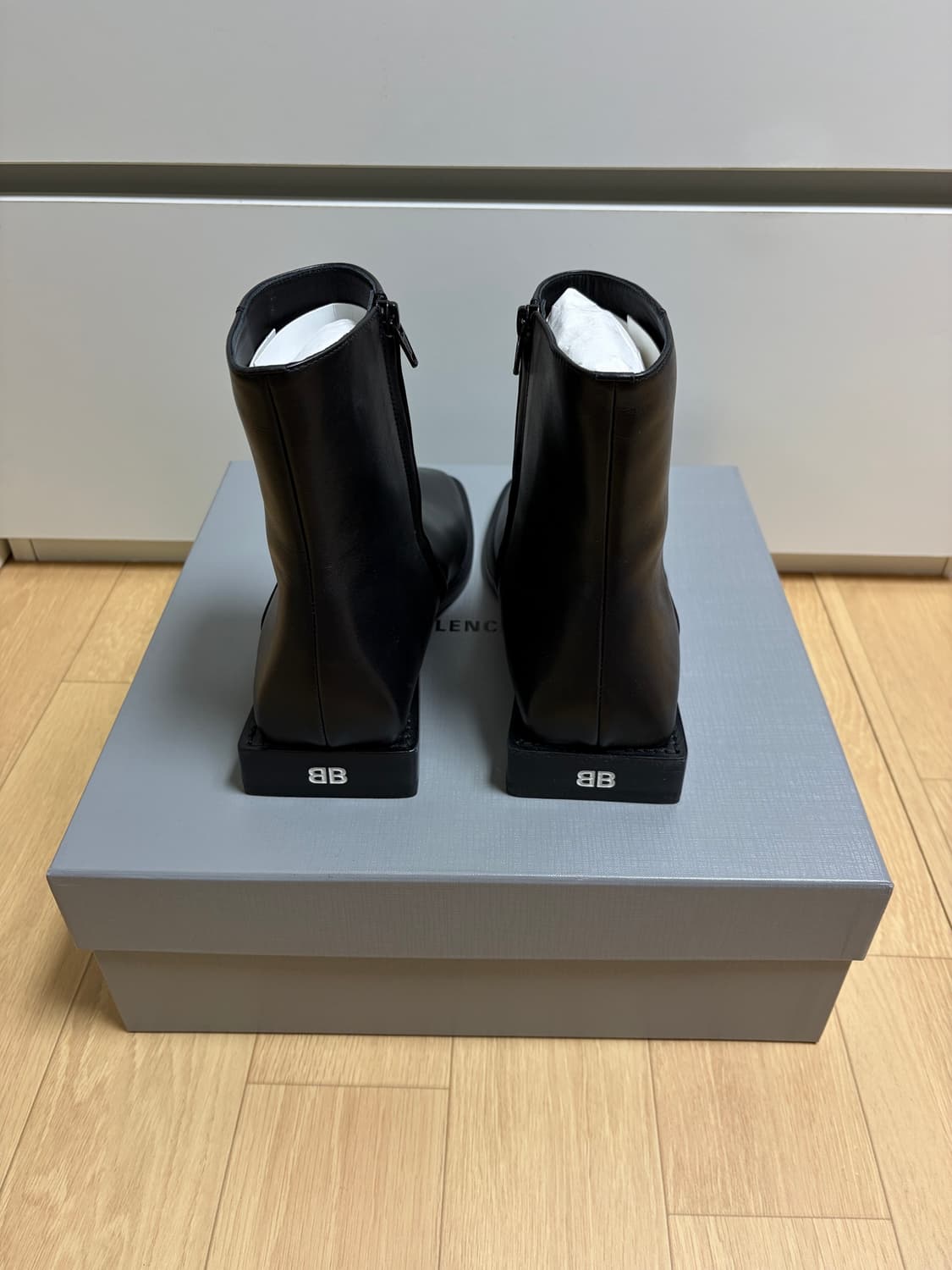 C40) 발렌시아가 BB 림 스퀘어 힐 부츠 상품이미지4