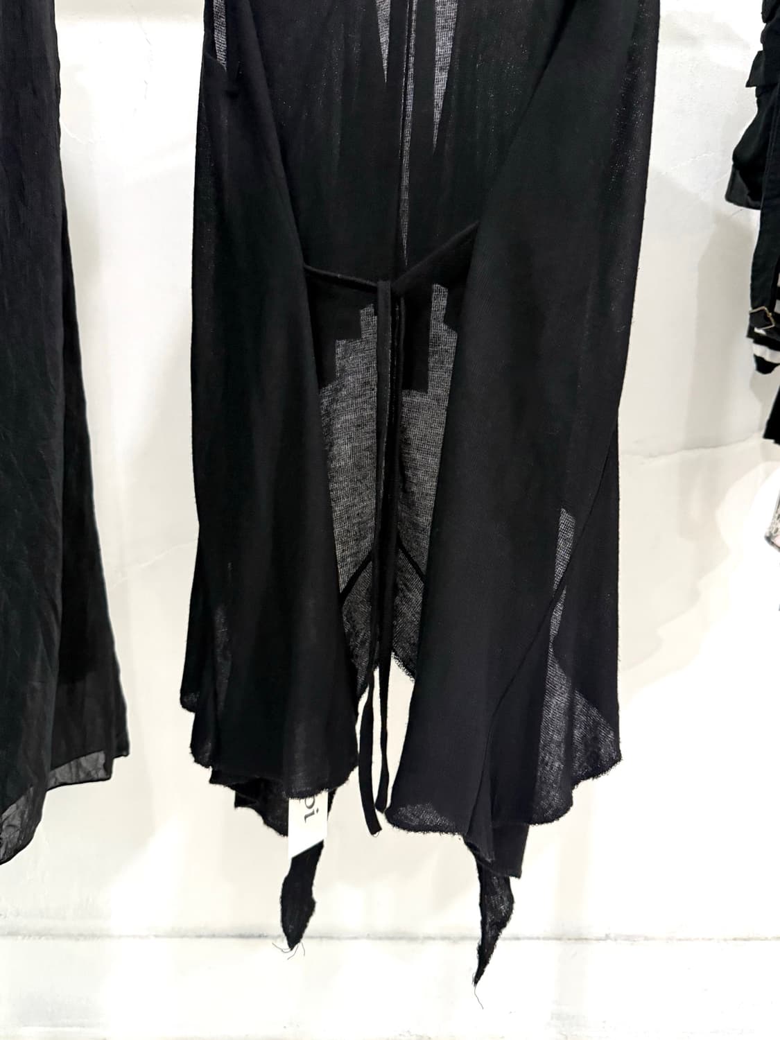 Black Asymmetrical Sleeveless Cardigan 상품이미지10