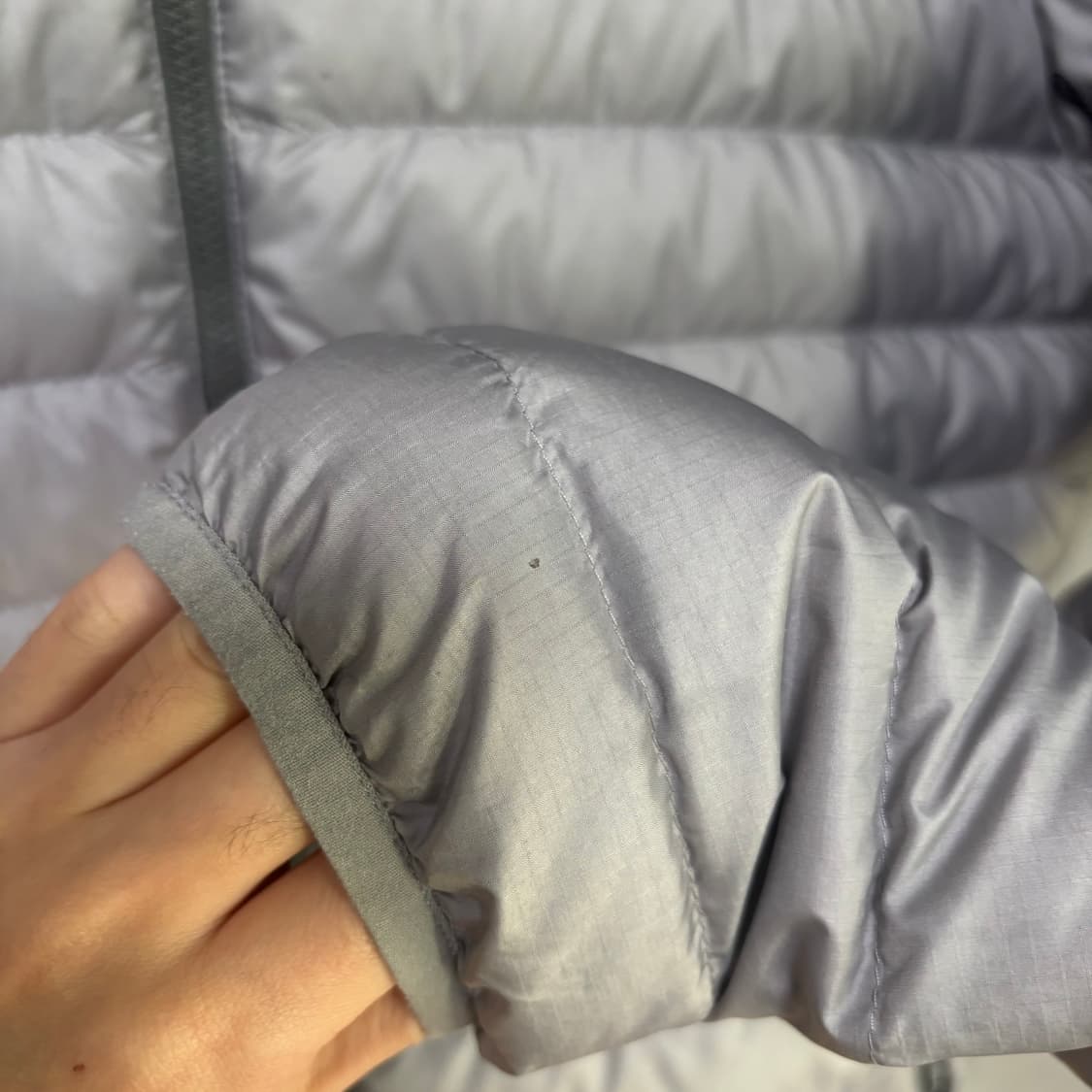 파타고니아 다운스웨터 구스다운 경량패딩 실버 그레이  상품이미지7