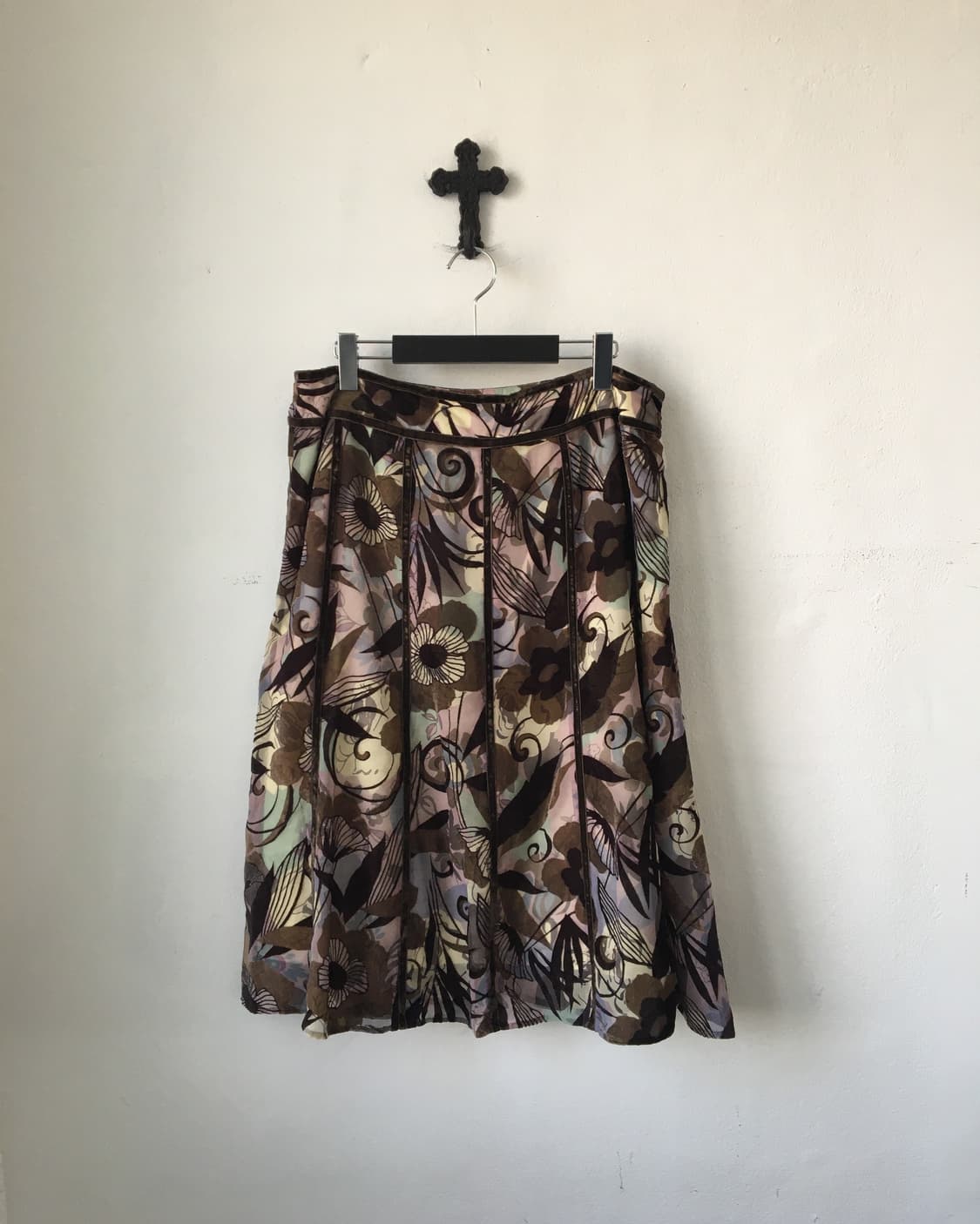 Pattern line detail valvet skirt 상품이미지1