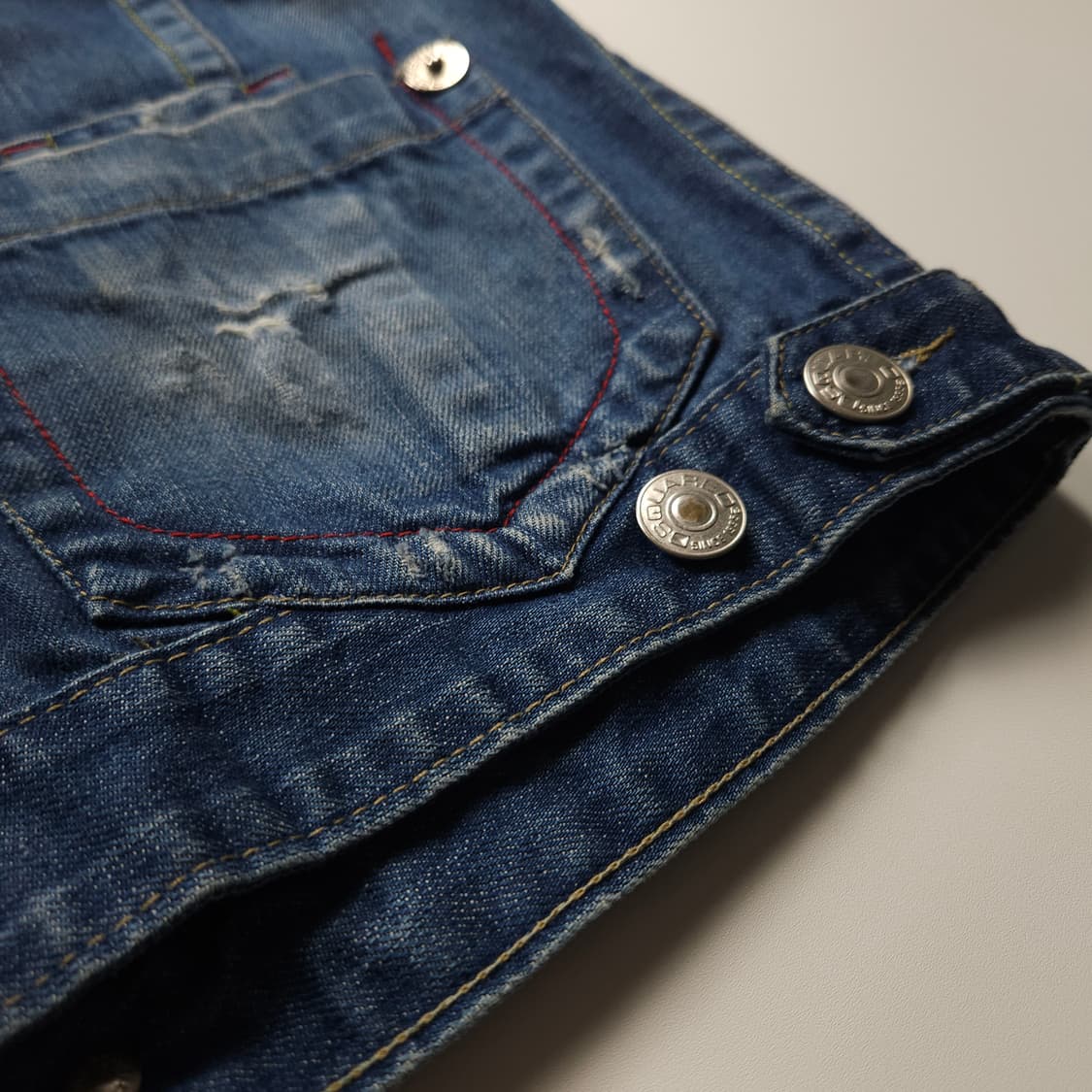 00s 디스퀘어드 빅로고 디테일 워싱 데님 트러커 자켓 (L)

-가격  상품이미지5