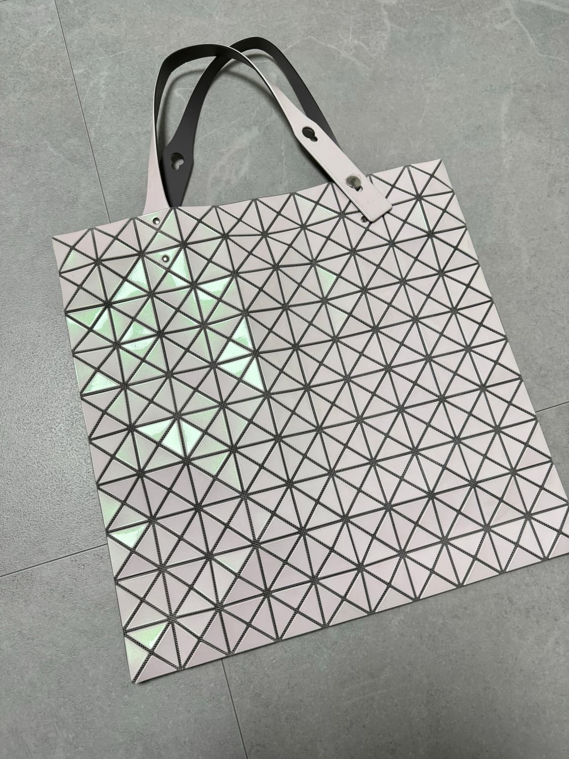 이세이미야케 바오바오 프리즘 토트백 루센트 상품이미지1