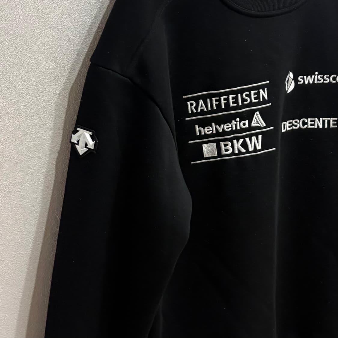 데상트 스위스 스키팀 기모 맨투맨 95 상품이미지4