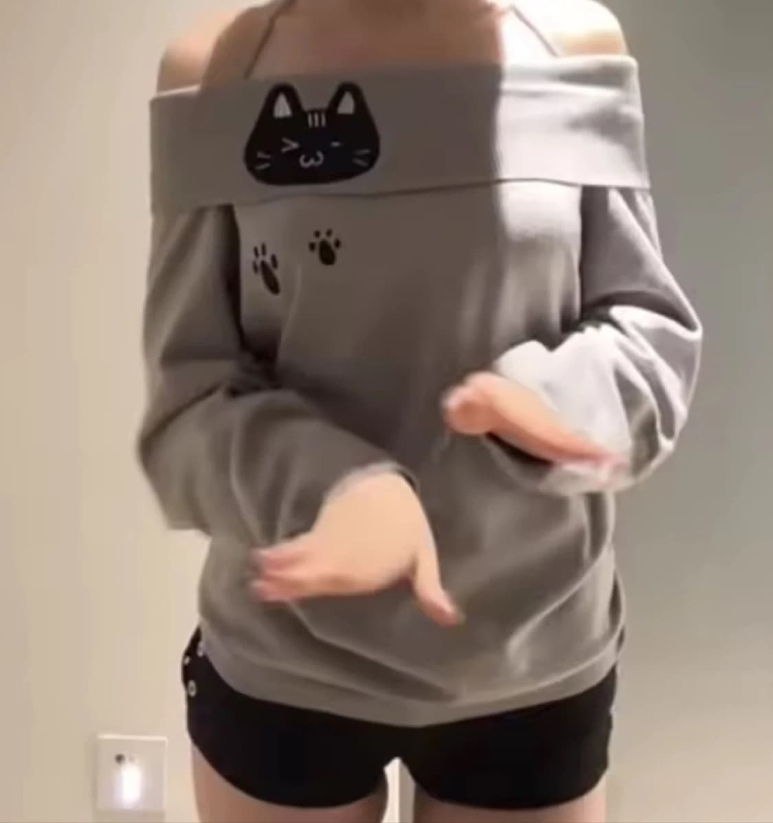 빈티지 고양이 오프숄더 상품이미지1
