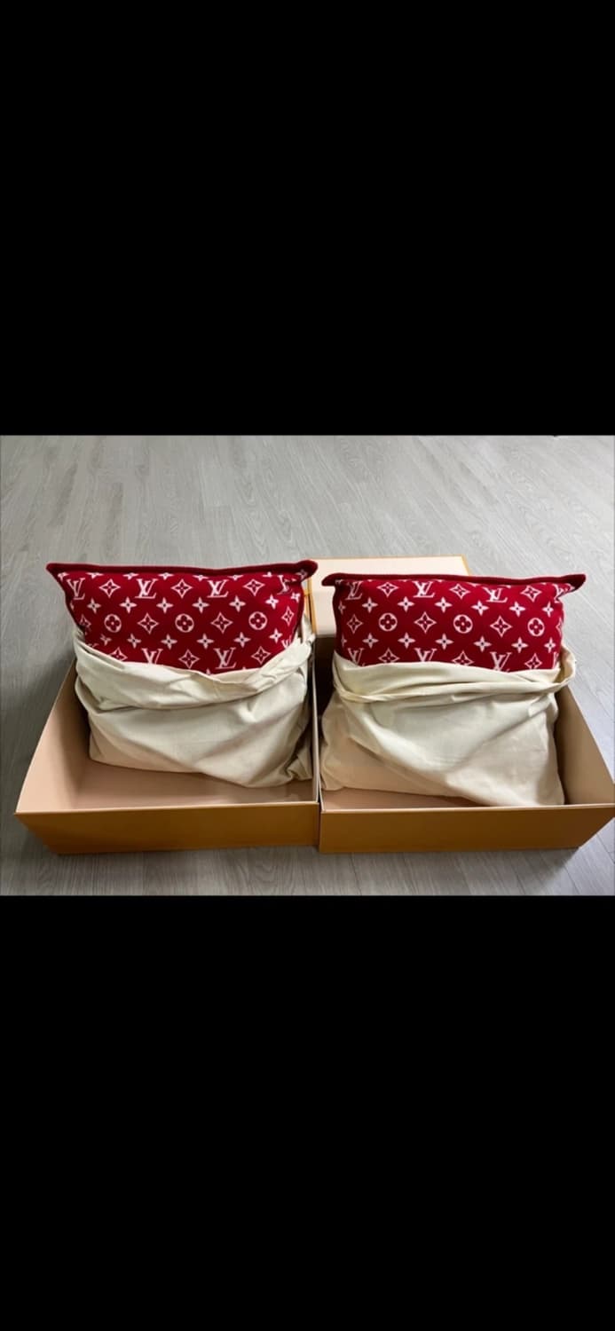 루이비통 x 슈프림 모노그램 쿠션 레드 새상품 상품이미지3