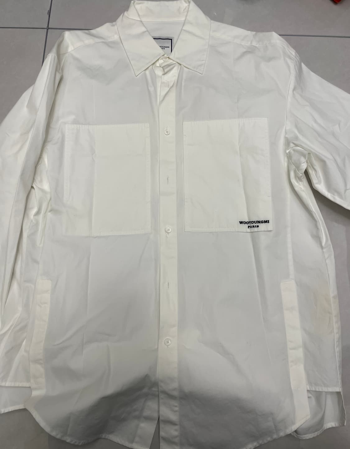 우영미 플라워 백로고 프린트 셔츠 화이트 22SS 상품이미지2