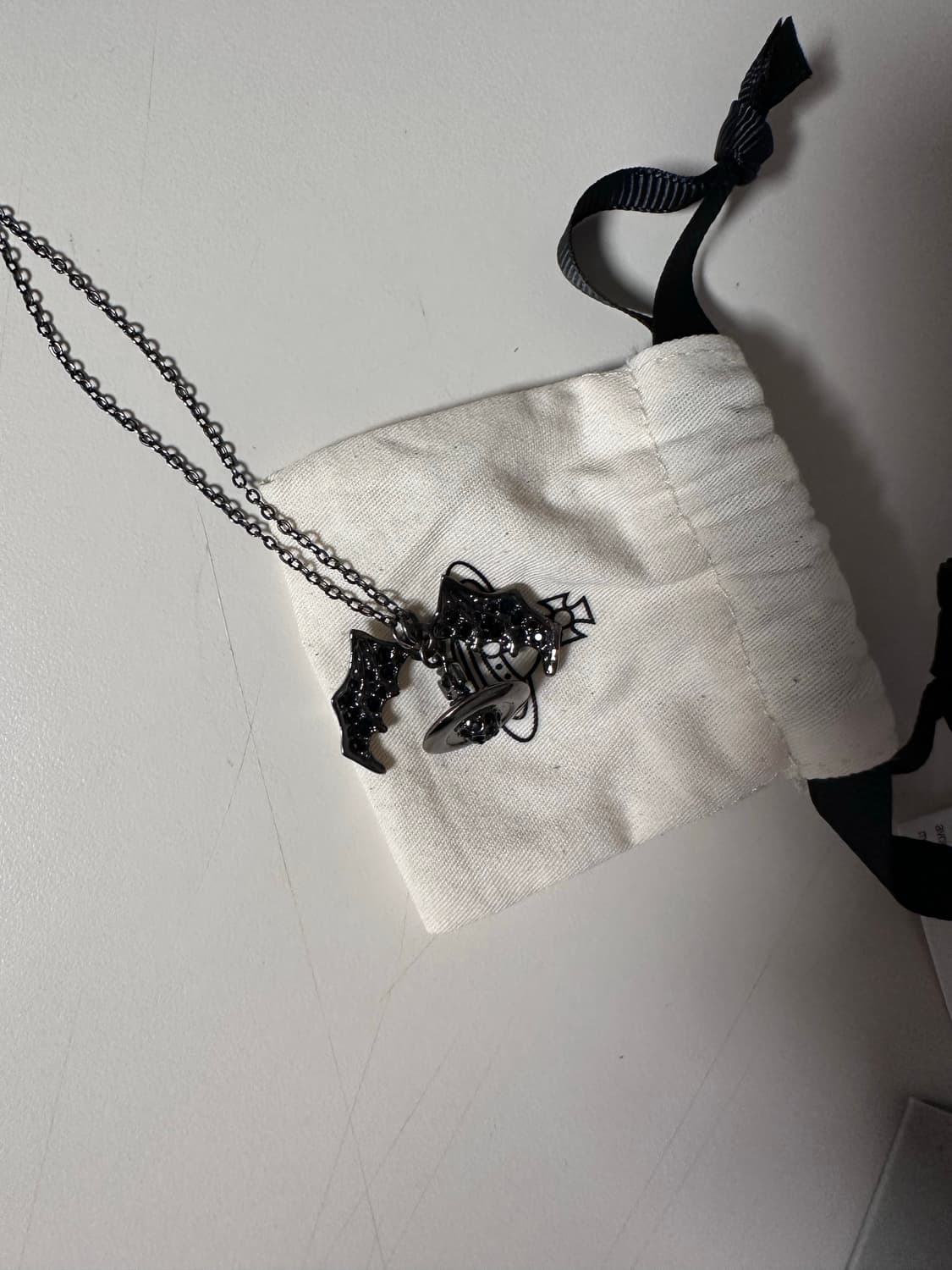 비비안 웨스트우드 박쥐 목걸이 상품이미지1