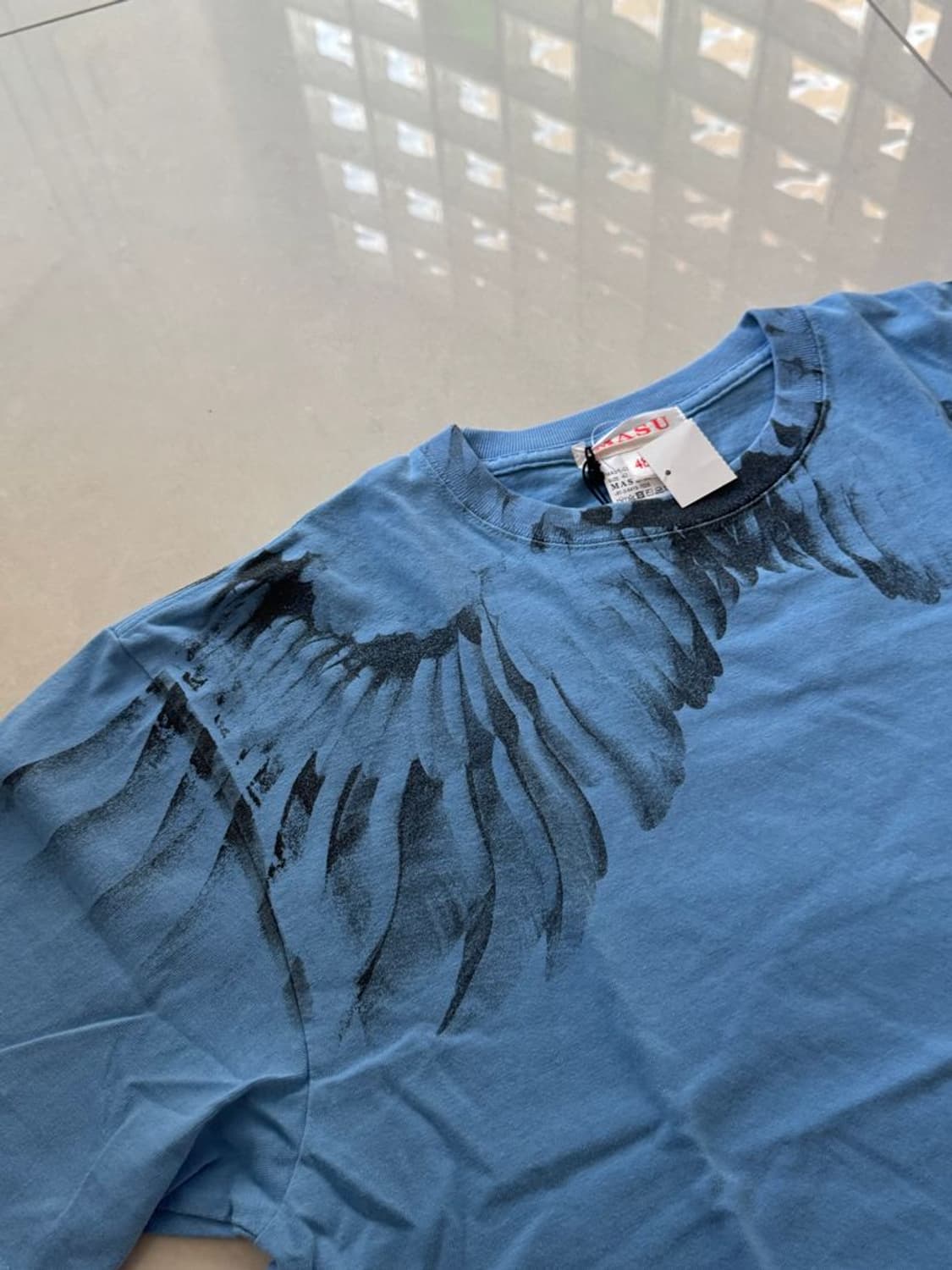 FEATHER PRINT TEE 깃털 프린트 티셔츠 상품이미지1