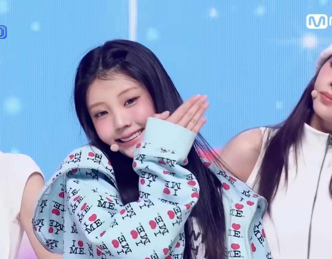 <아일릿 원희 착용> 애슐리윌리엄스 아이하트미 크롭 후집 상품이미지1