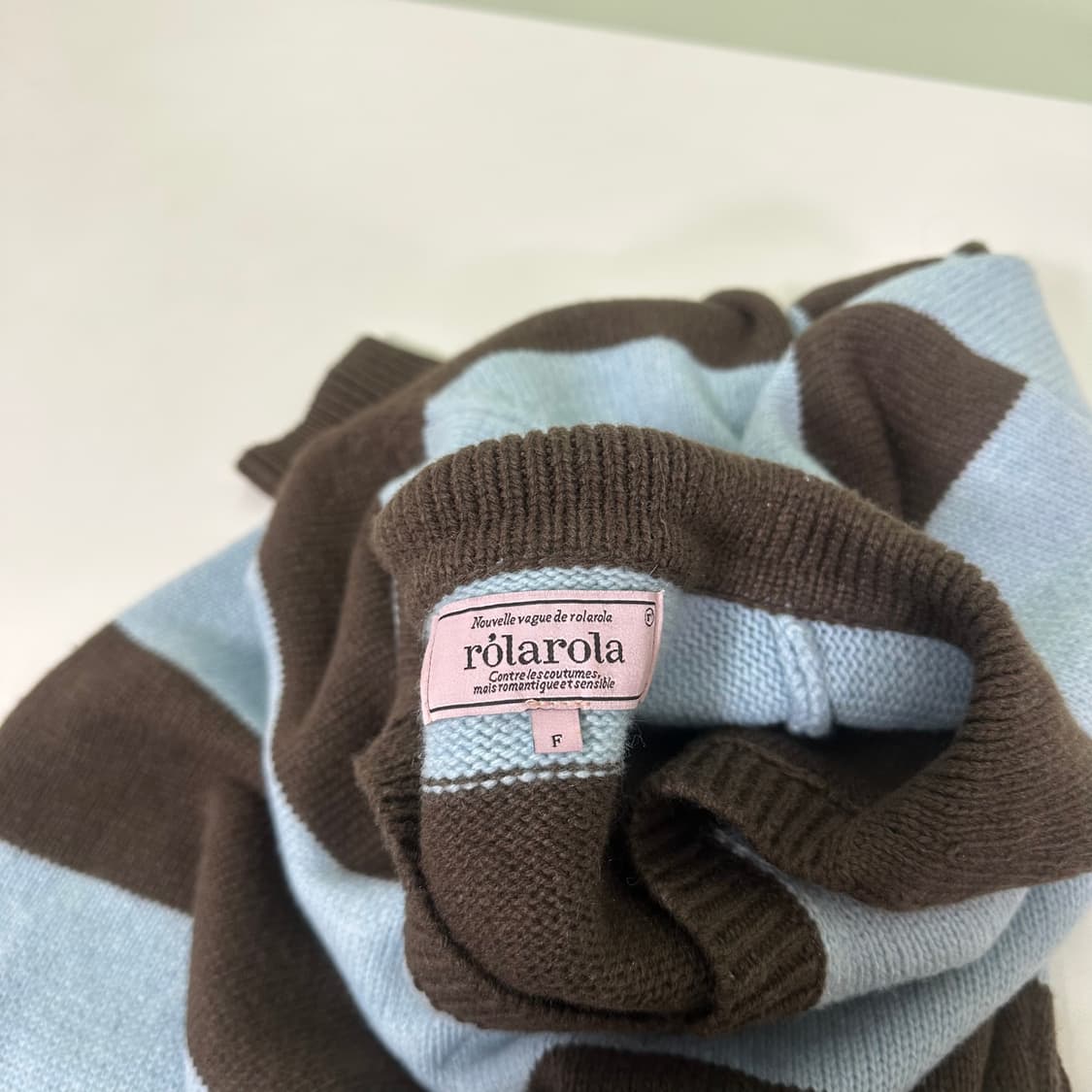 우먼FREE 로라로라 브라운 스트라이프 카라넥 니트 상품이미지4