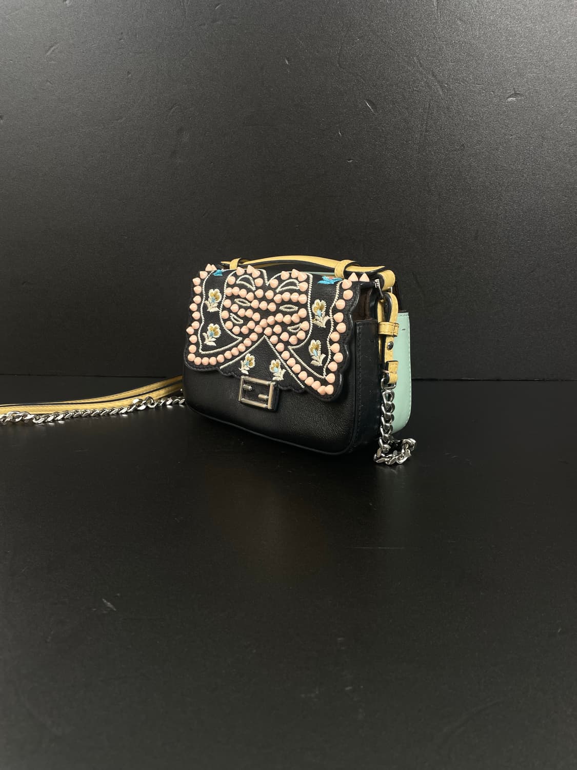 FENDI 펜디 더블 바게트 스터드 보우 마이크로 숄더백 상품이미지3