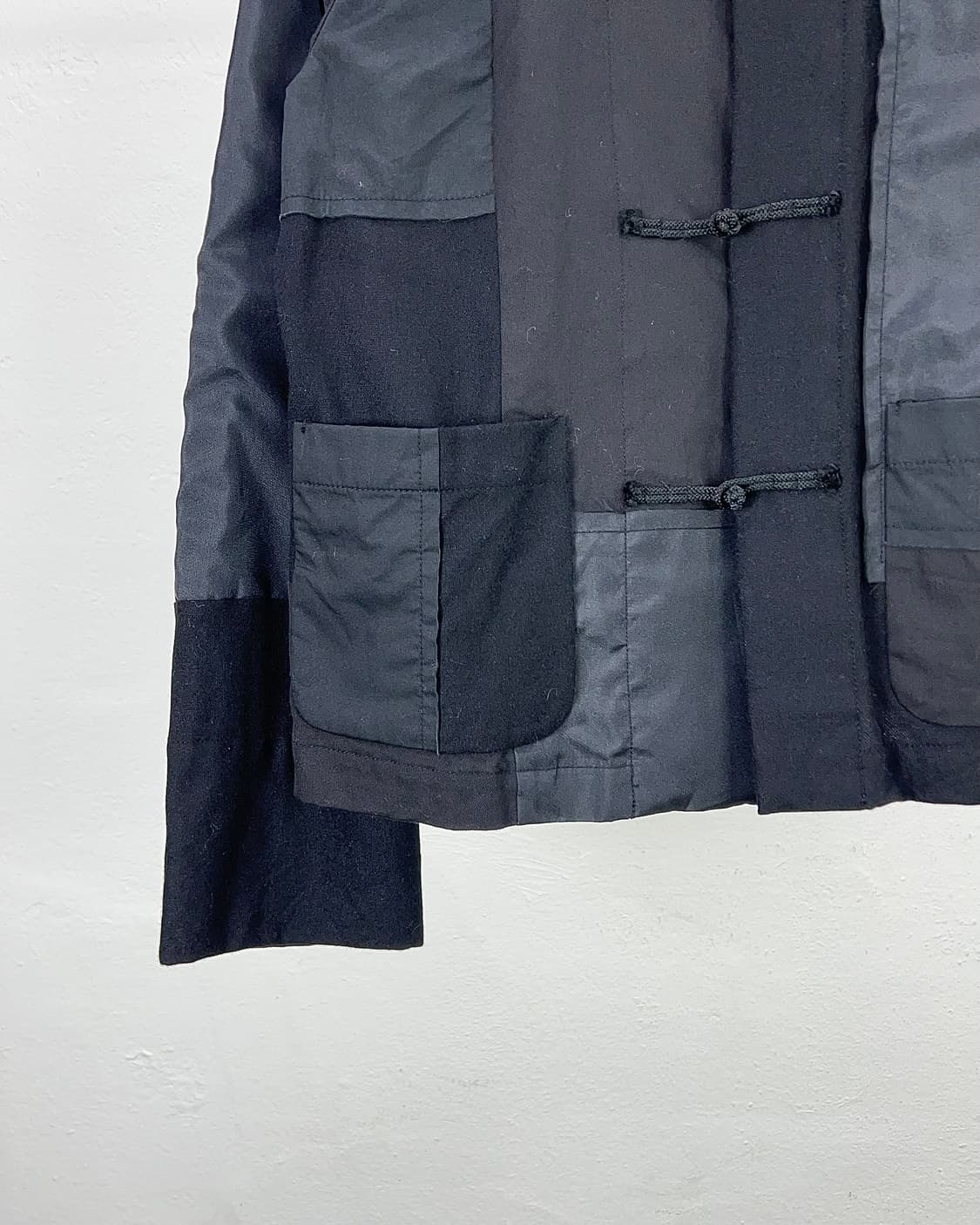 꼼데가르송 블랙 18fw 블랙 패치워크 차이니즈 쿵푸 카라 자켓 상품이미지4