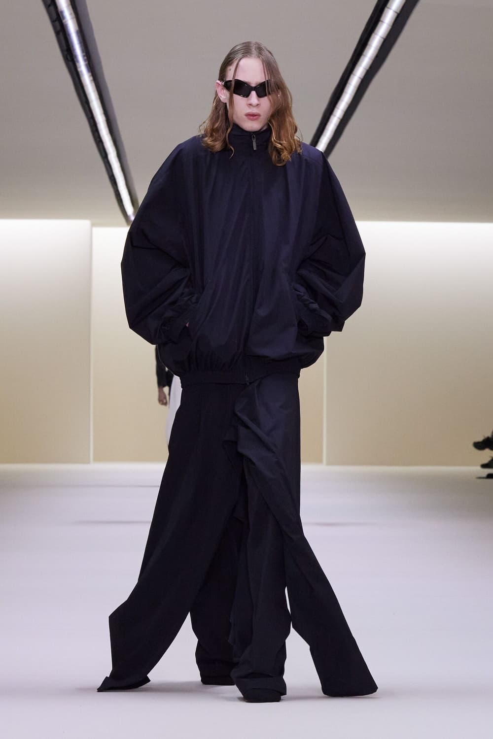 발렌시아가 더블 프론트 트랙 팬츠 블랙 상품이미지1